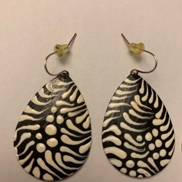 Hand painted one of a kind oval earrings - Picture 2 of 3